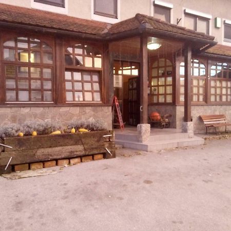 Gostilna Ulcar Hotel Ig Ngoại thất bức ảnh