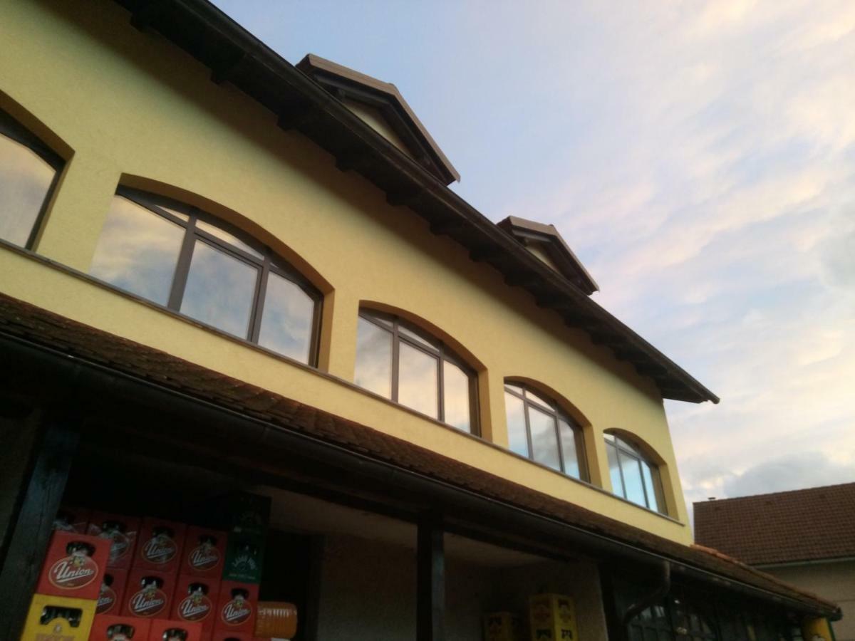 Gostilna Ulcar Hotel Ig Ngoại thất bức ảnh